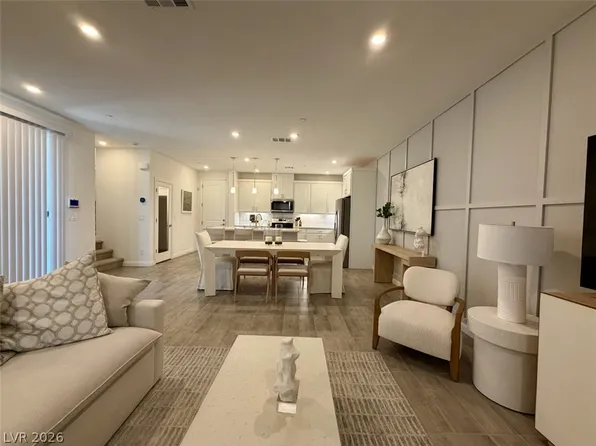 802 Royal Beekman St, Henderson, NV 89011