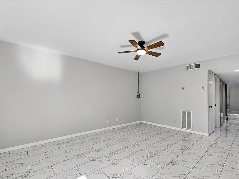 8046 Ellinger Ln — Photo 16