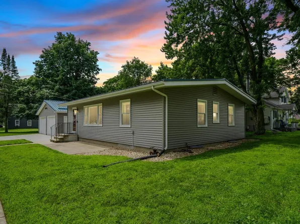 403 7th Ave SE, Independence, IA 50644