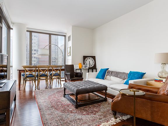 3rd image of 101 W 24th St APT 25A