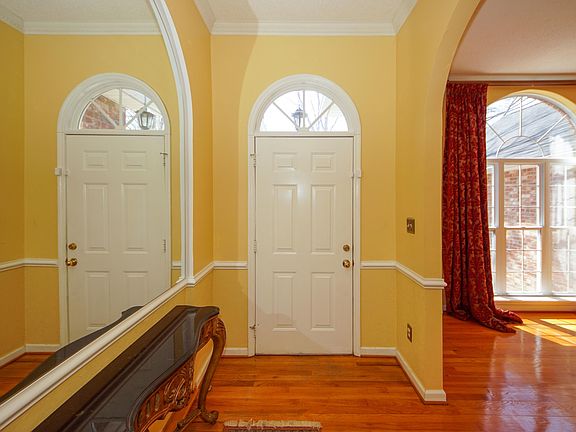 5th image of 100 Merriweather Ct