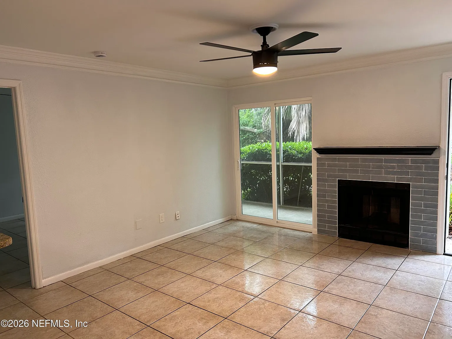 2 bed, 2.0 bath, 810 sqft, $1,700 — Photo 4