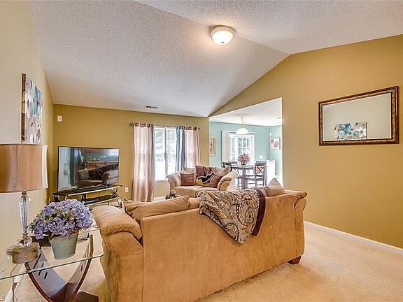 4th image of 3020 Desmond Woods Dr