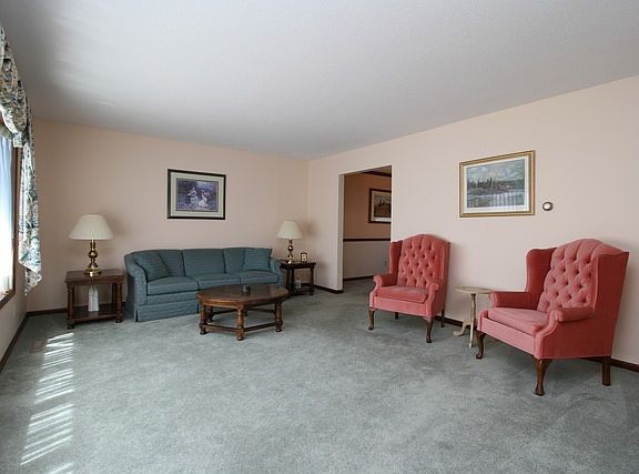 2nd image of 1465 Southhampton Dr