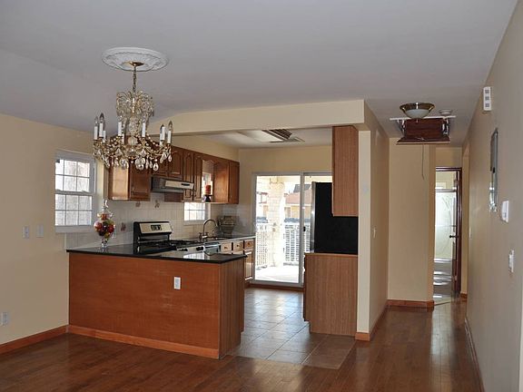 3rd image of 14418 22nd Ave #2