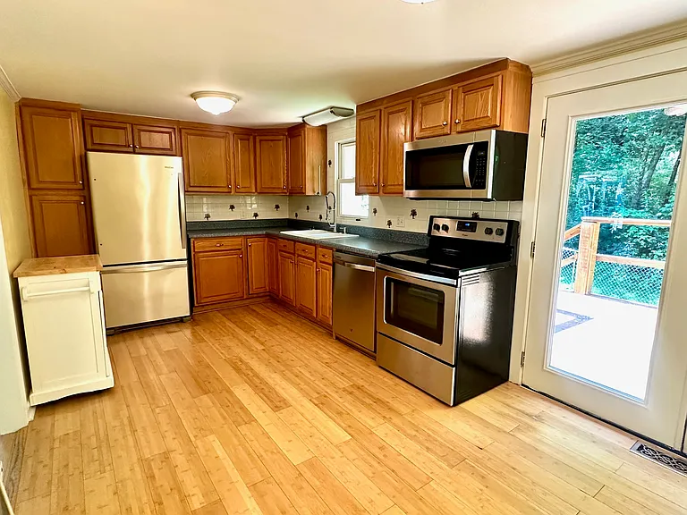 139 Spooks Branch Rd — Photo 2