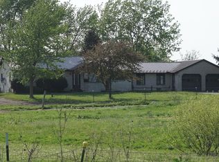 4260 S 6000e Rd, Saint Anne, IL 60964