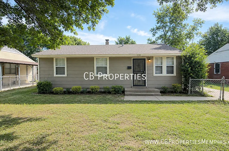 1734 Wildrose St — Photo 1