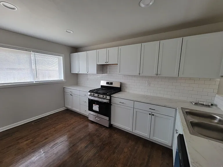 4726 Dartmouth Dr — Photo 8
