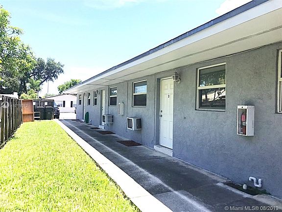 4th image of 241 SW 23rd St