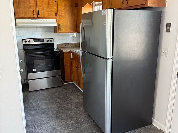 2nd image of 700 Skyline Cir #5