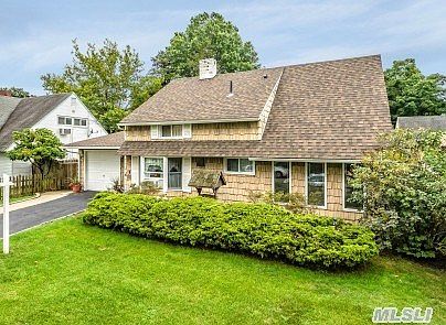1st image of 8 Mead Ln