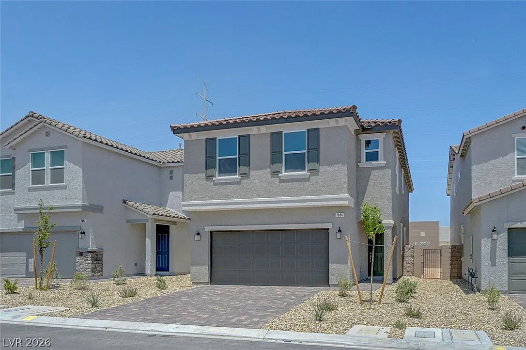 4 bed, 2.5 bath, 2079 sqft, $2,400 — Photo 2