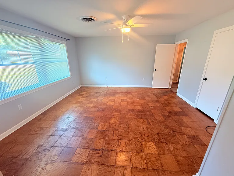 413 Lynn St — Photo 16