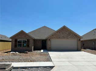 1040 Riverside Dr, Centerton, AR 72713