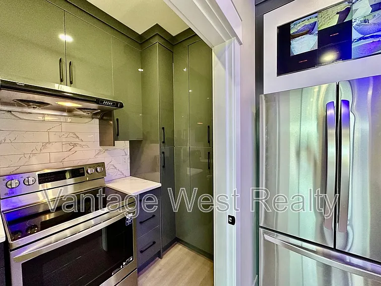 3608 Silver Way — Photo 7