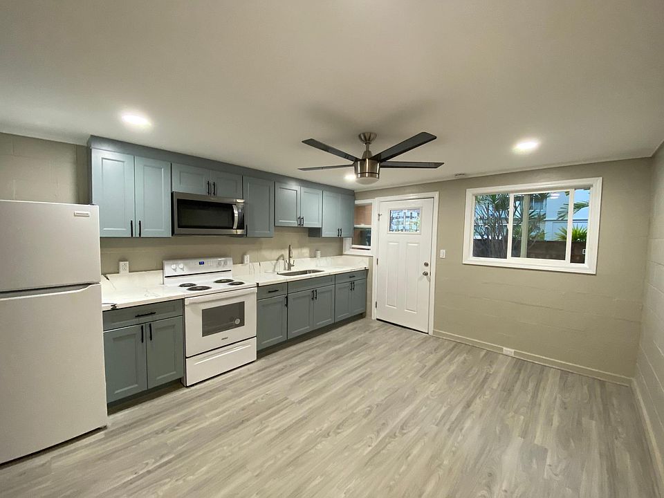 2nd image of 1876 Kapiolani Blvd APT D