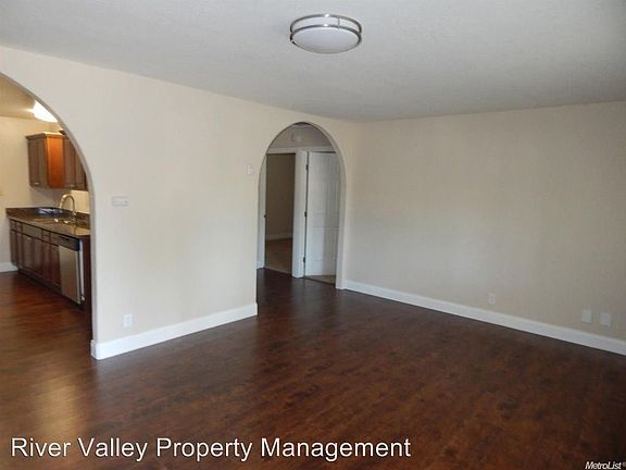 4th image of 2541 Dale Ave