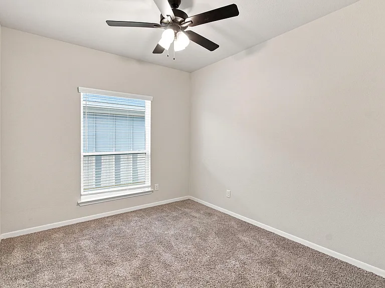 2827 Fox River Dr — Photo 26