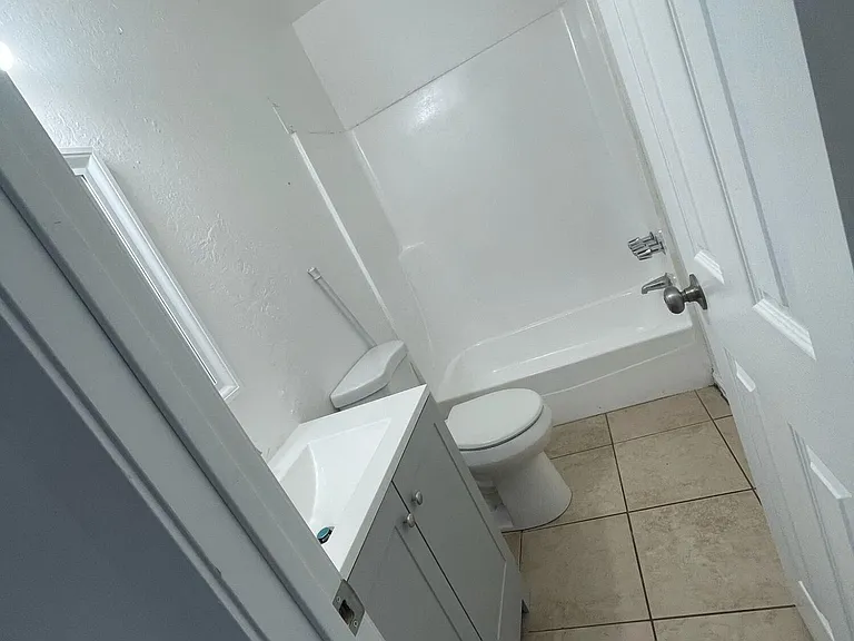 3232 W Jackson St #1 — Photo 5