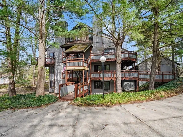 2197 Pinebrook Trl, Cuyahoga Falls, OH 44223