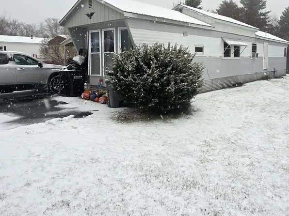 16 Fiske Place, Claremont, NH 03743