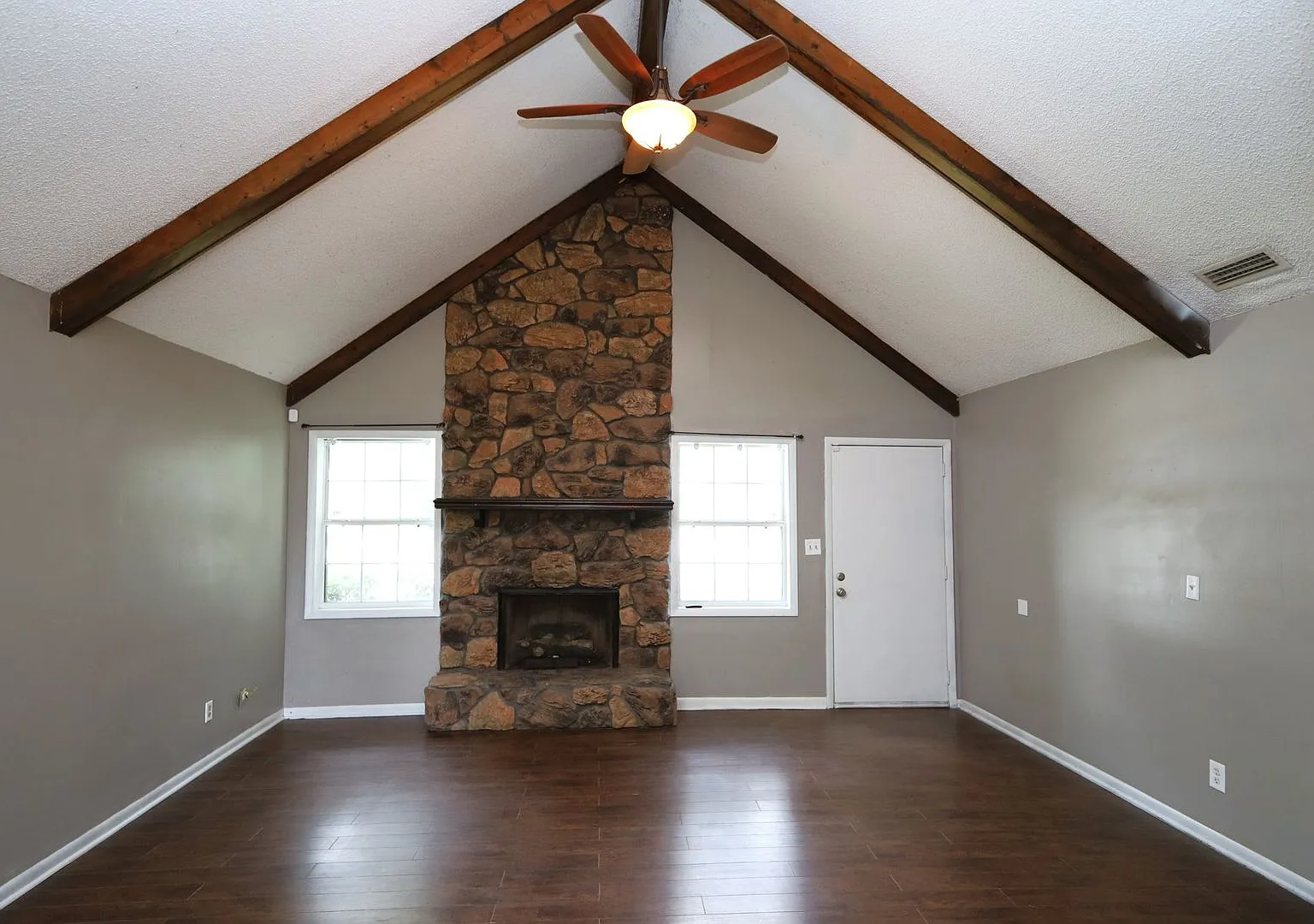 3905 Danube Cir — Photo 2