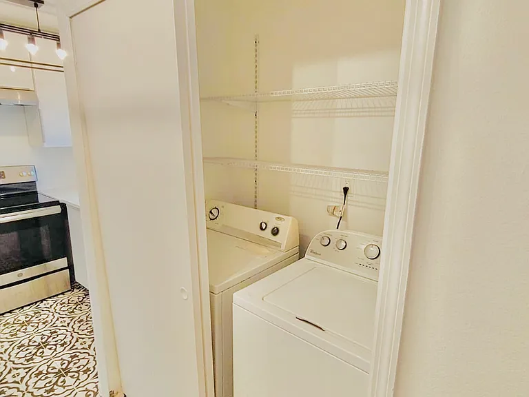 4124 Pershing Pointe Pl — Photo 6
