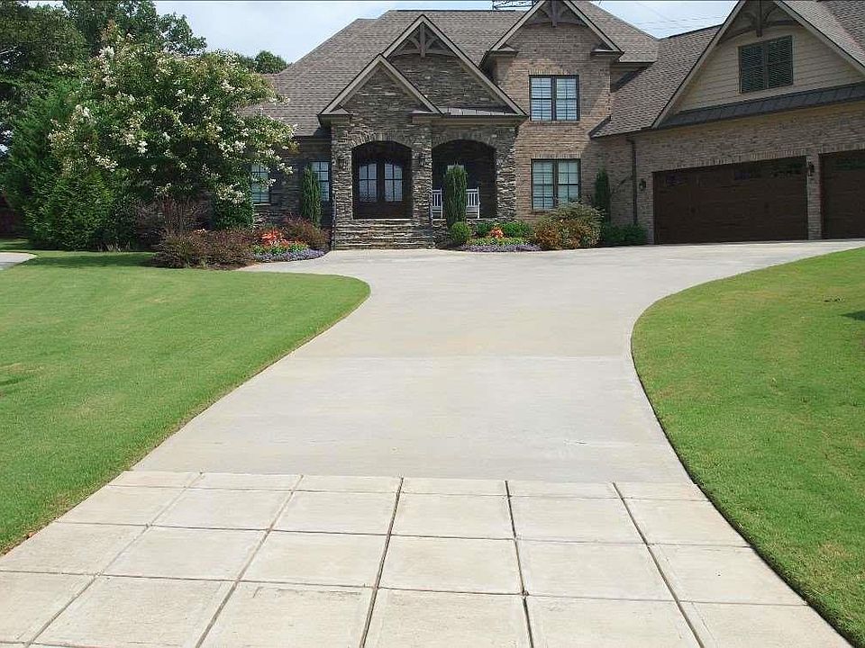 1st image of 132 Charleston Oak Ln