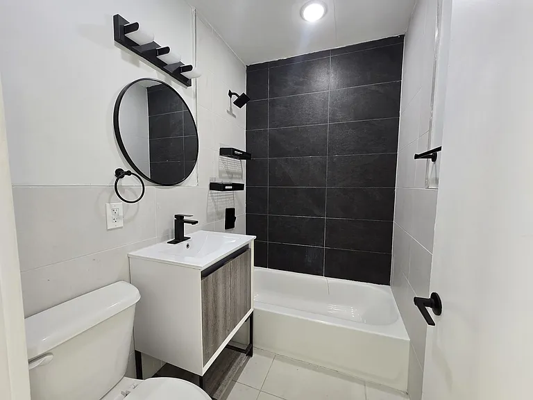 514 Orange St #3R — Photo 4
