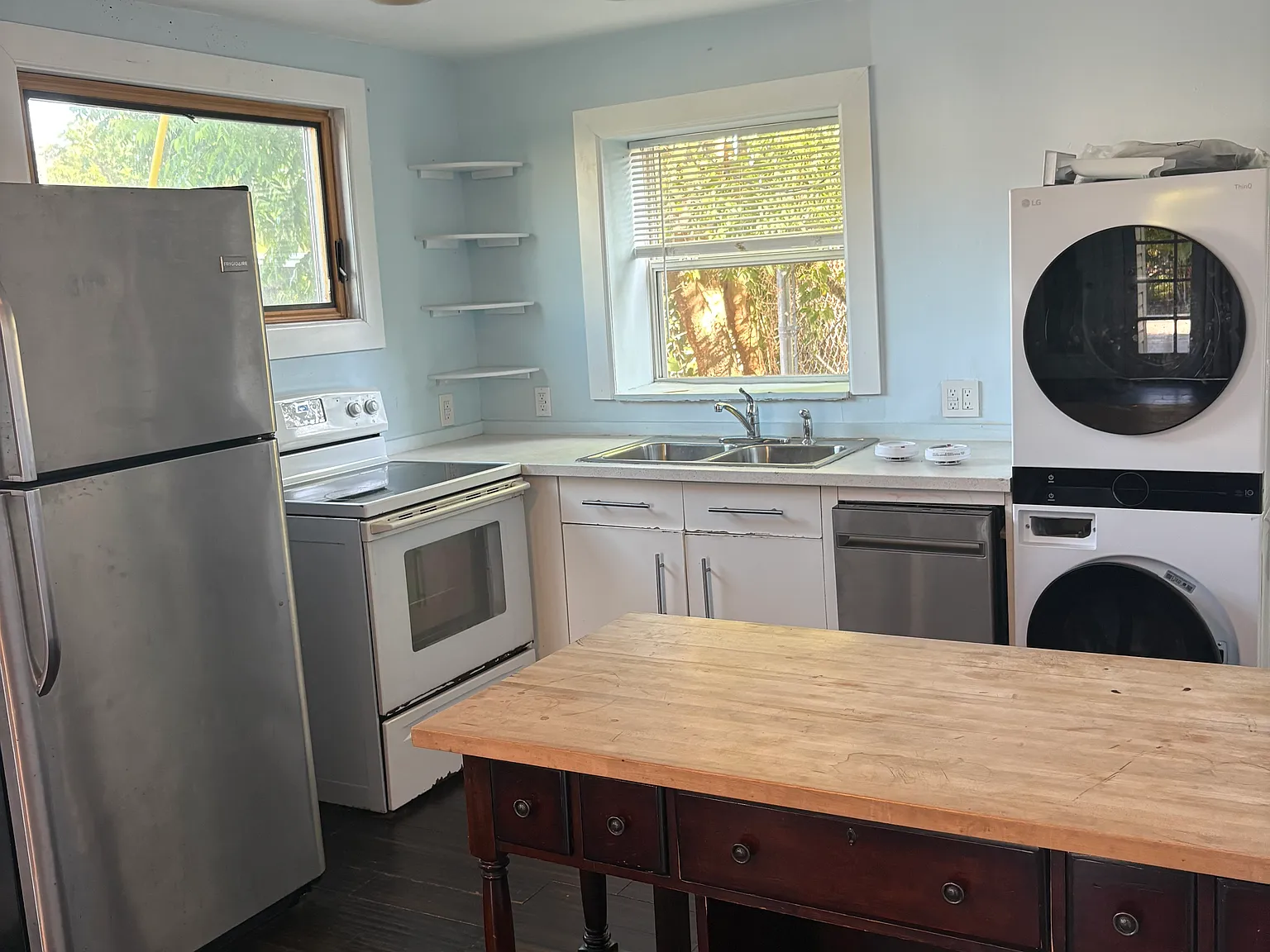 2 bed, 725 sqft, $1,925 — Photo 1