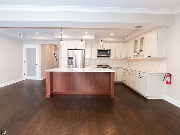 3rd image of 14 Clover Court #14