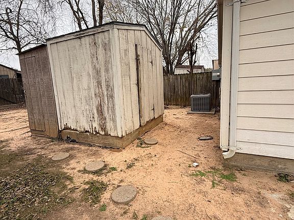 2nd image of 320 Willowick St #320