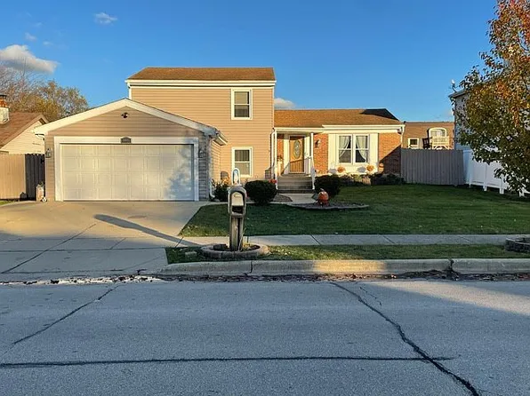 1887 Scarboro Dr, Glendale Heights, IL 60139