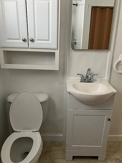 Studio, 906 sqft, $695 — Photo 3