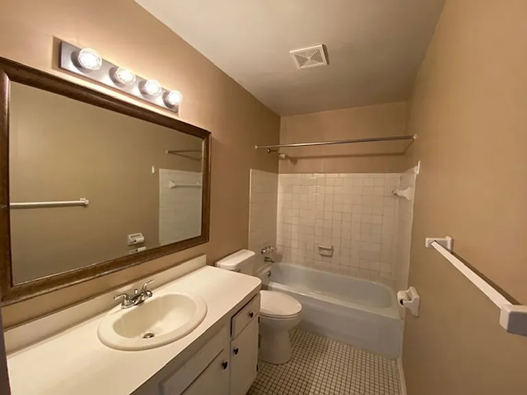 Woodside — Photo 2