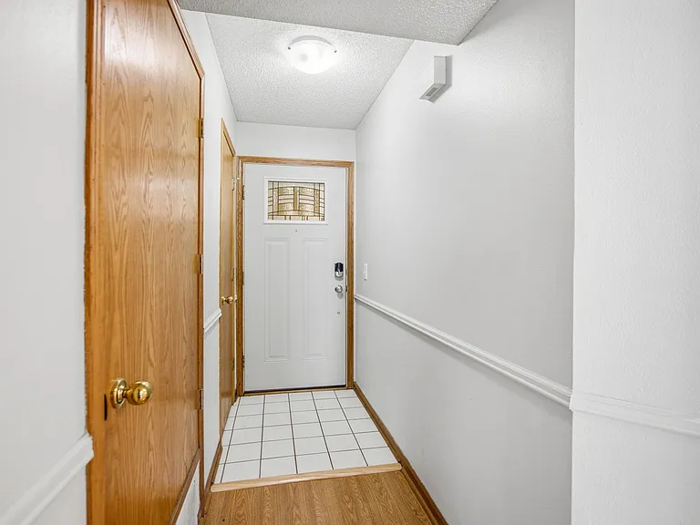 401 SE Lowell Dr #4 — Photo 4