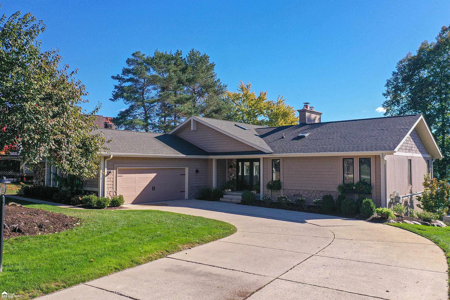 15185 Pinewood Trl photo 1