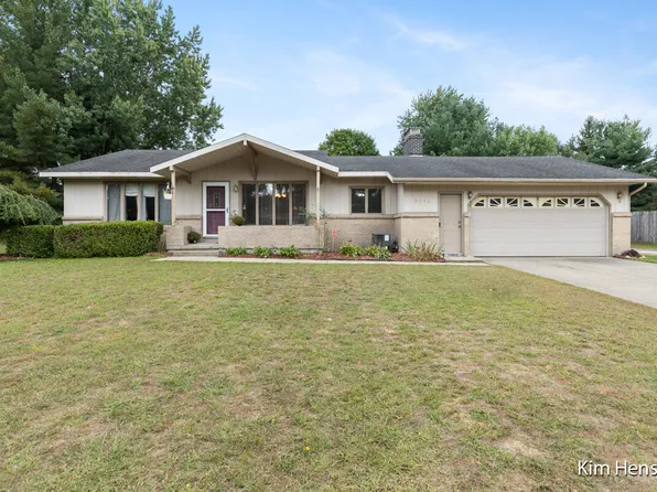 3346 Keswick Dr NE, Belmont, MI 49306
