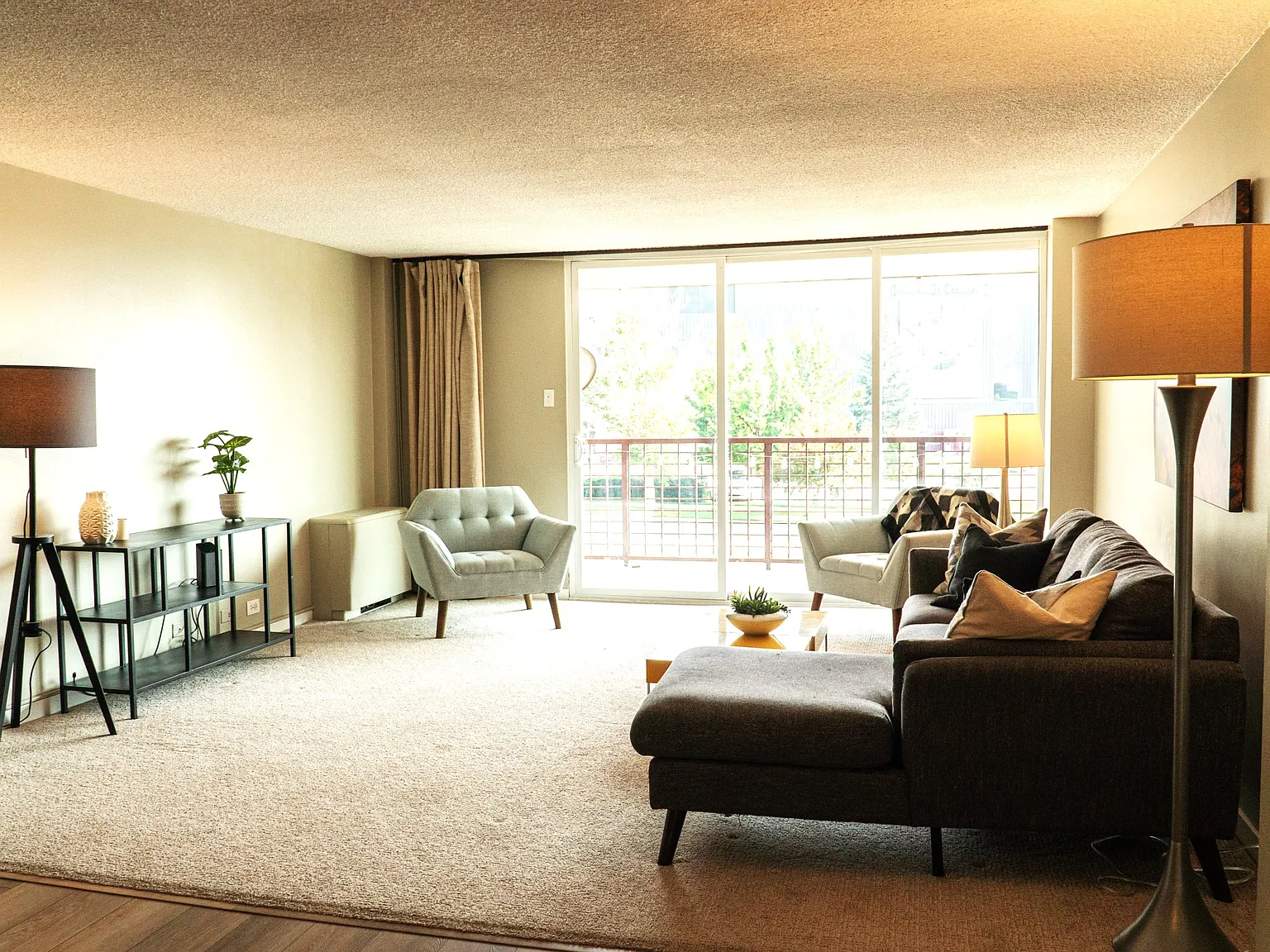 2 bed, 936 sqft, $1,750 — Photo 2