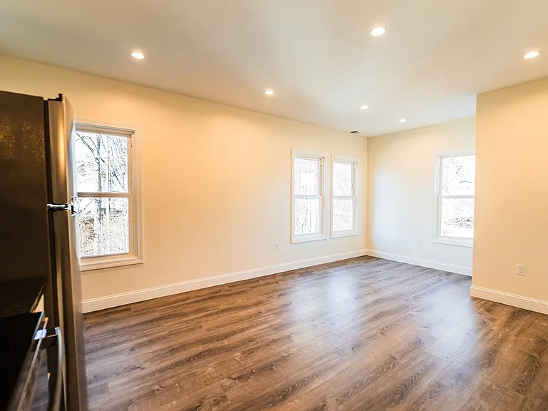 340 E Main St #2 — Photo 4