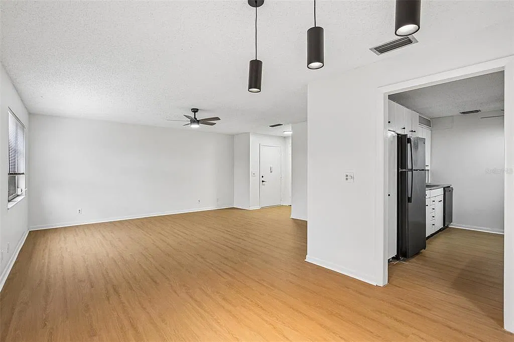 2 bed, 2.0 bath, 1175 sqft, $2,300 — Photo 3