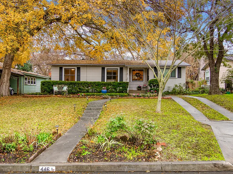 446 Irvington Dr — Photo 3