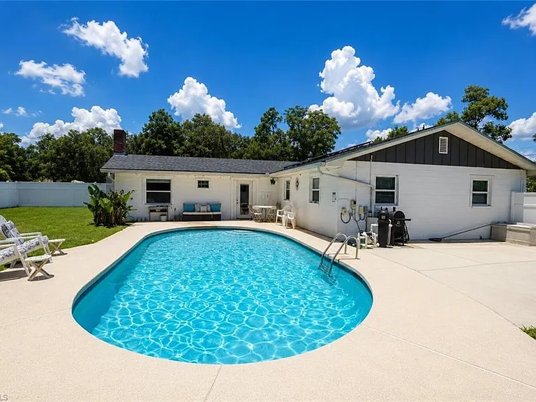 655 SW Pointview Rd — Photo 38