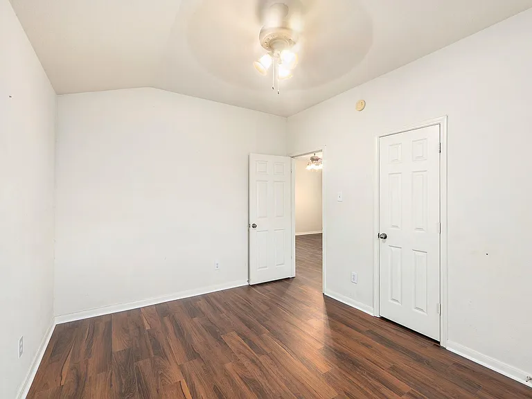 10003 Lynette Falls Dr — Photo 37