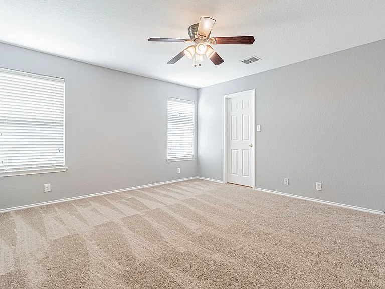326 Diana Dr — Photo 18