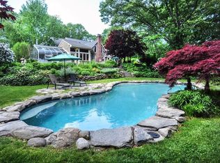 47 Pleasant St, Dover, MA 02030