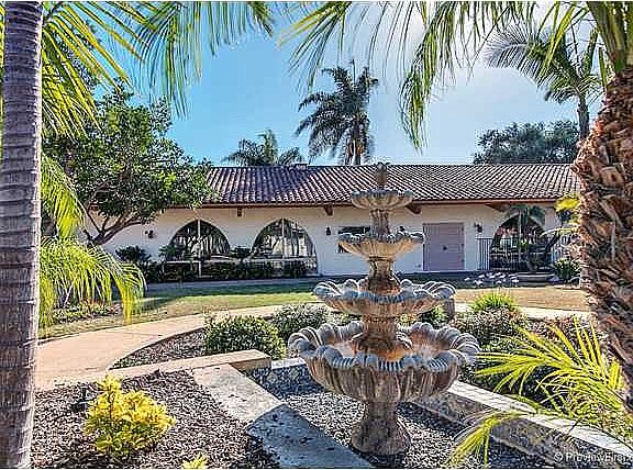 2nd image of 4218 Loma Riviera Ln