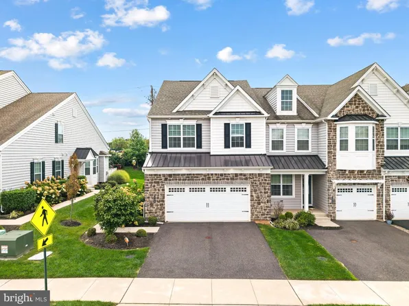 105 Woodwinds Dr, Collegeville, PA 19426