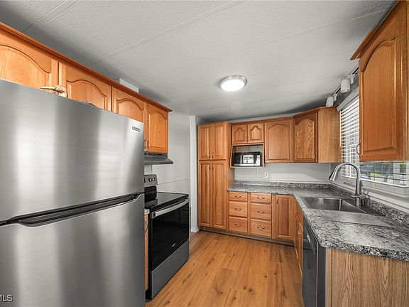 3rd image of 2971 York Rd